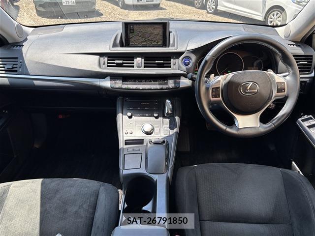 Lexus CT 2011-06 7793562-1