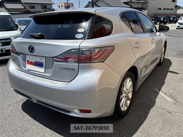 Lexus CT 2011-06 7793562-2