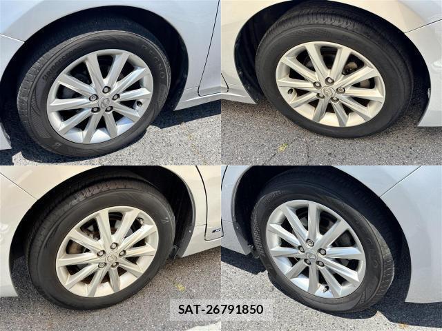 Lexus CT 2011-06 7793562-5