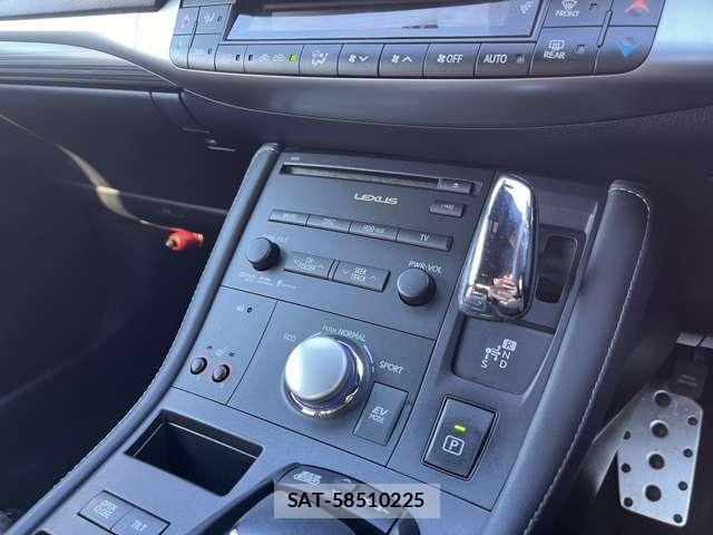 Lexus CT 2011-05 7793668-12