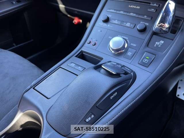 Lexus CT 2011-05 7793668-13