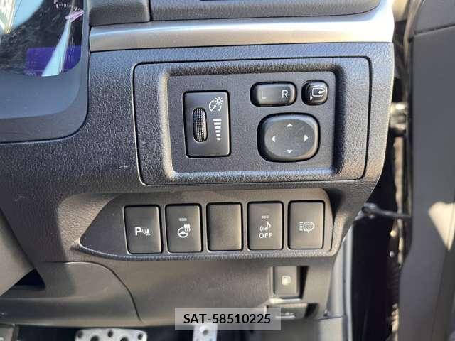 Lexus CT 2011-05 7793668-14
