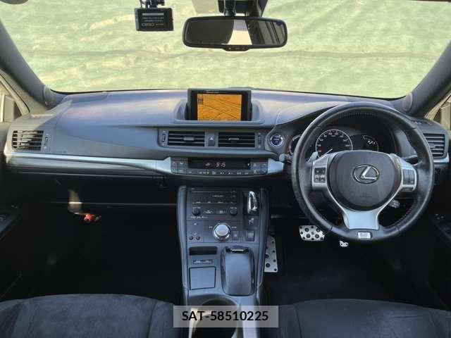 Lexus CT 2011-05 7793668-2