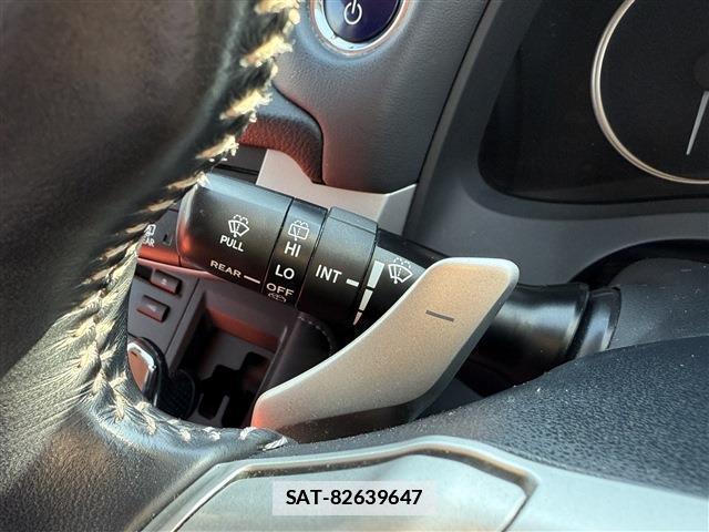 Lexus CT 2011-11 7797809-17
