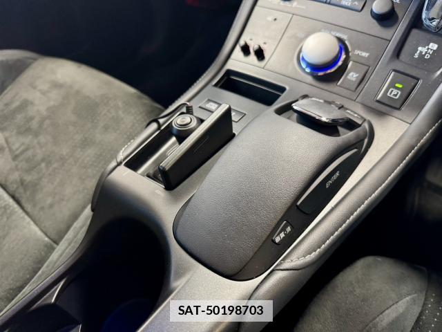 Lexus CT 2011-12 7798828-13