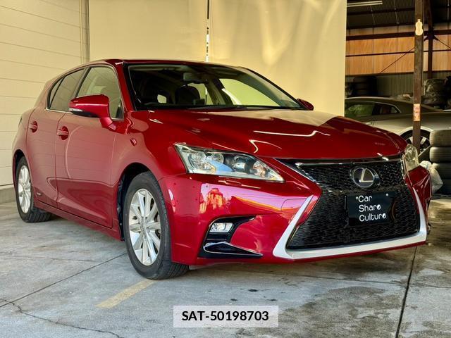 Lexus CT 2011-12 7798828-9