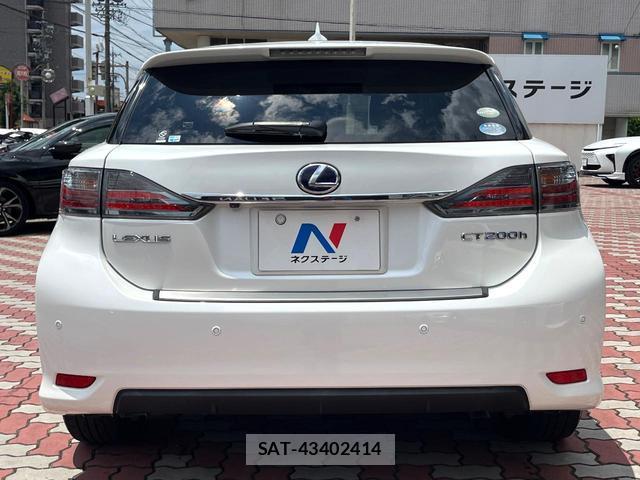 Lexus CT 2011-05 7799307-11