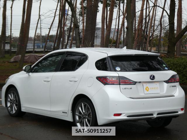 Lexus CT 2013-04 7800117-10