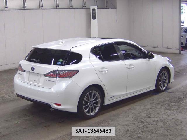 Lexus CT 2013-04 7801441-1