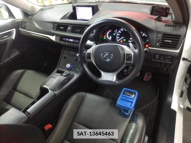 Lexus CT 2013-04 7801441-2