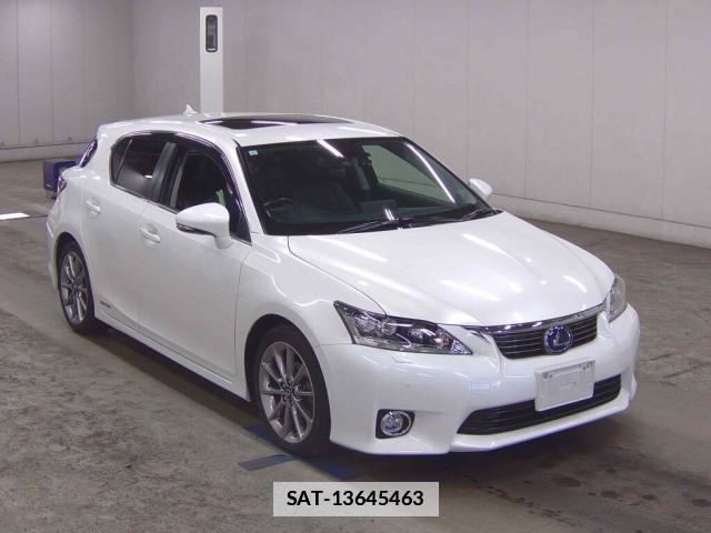 Lexus CT 2013-04 7801441-4
