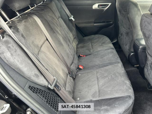 Lexus CT 2011-08 7802617-10