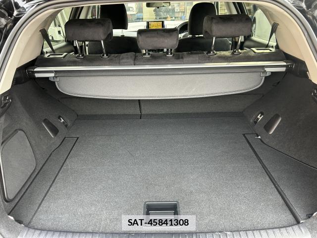 Lexus CT 2011-08 7802617-11