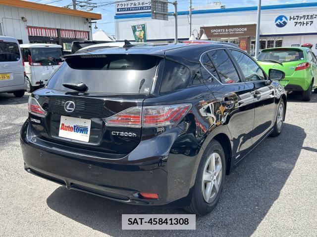 Lexus CT 2011-08 7802617-13