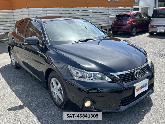 Lexus CT 2011-08 7802617-14