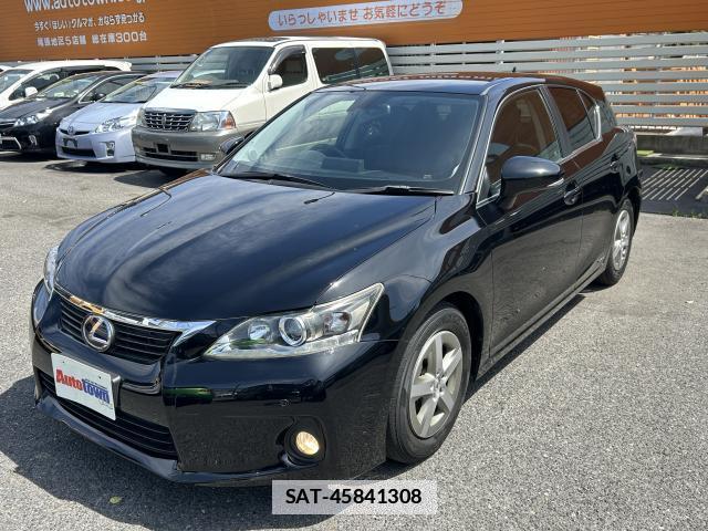 Lexus CT 2011-08 7802617-15
