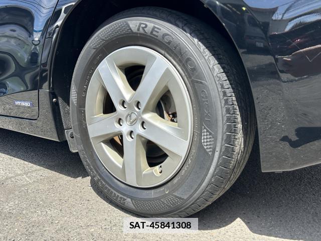Lexus CT 2011-08 7802617-16