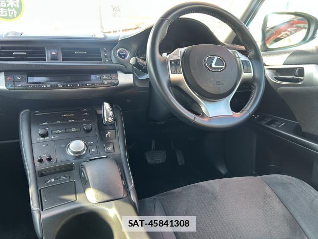 Lexus CT 2011-08 7802617-3