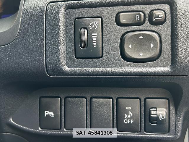 Lexus CT 2011-08 7802617-4