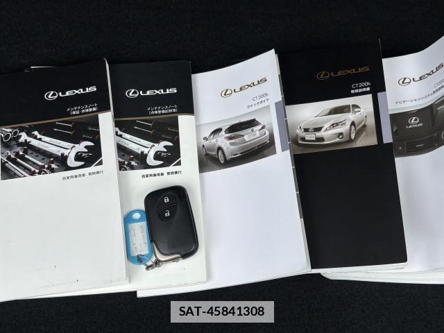 Lexus CT 2011-08 7802617-7