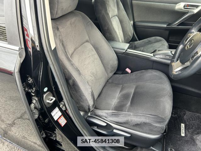 Lexus CT 2011-08 7802617-9