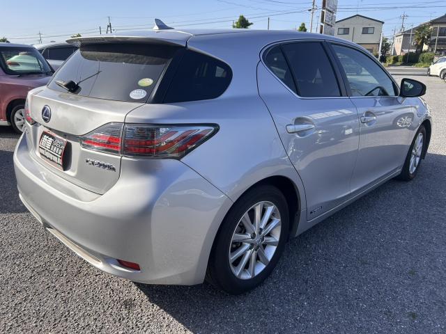 Lexus CT 2011-02 7806369-13
