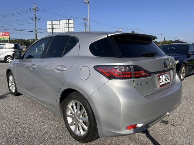 Lexus CT 2011-02 7806369-14