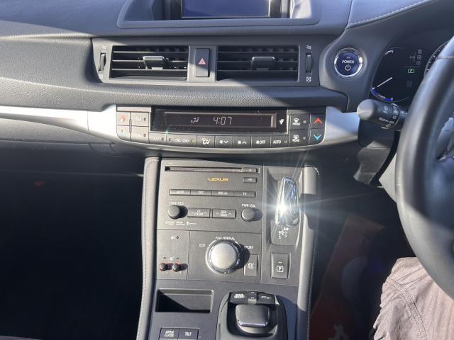 Lexus CT 2011-02 7806369-15
