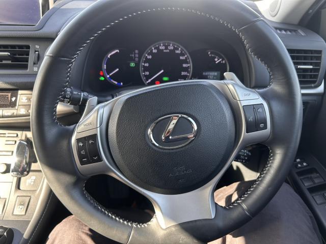 Lexus CT 2011-02 7806369-17