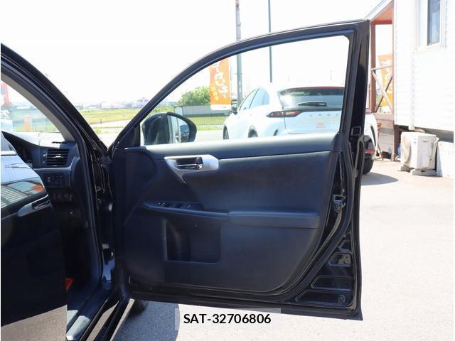 Lexus CT 2011-06 7808700-17