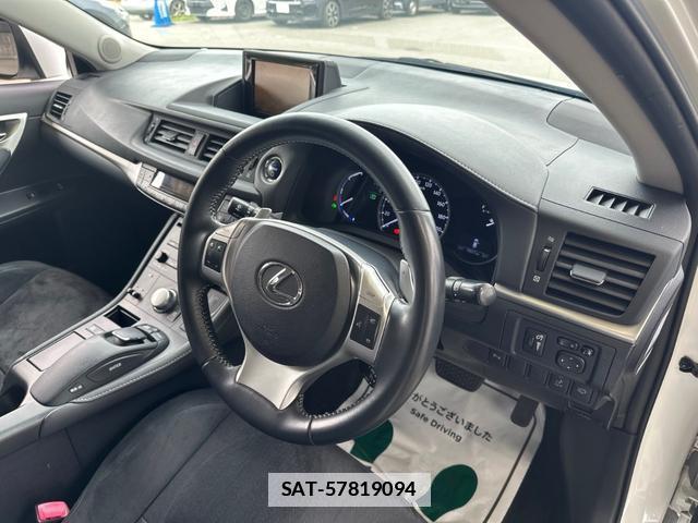 Lexus CT 2011-11 7808955-10