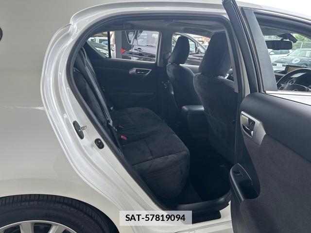 Lexus CT 2011-11 7808955-11