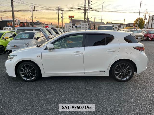 Lexus CT 2011-10 7809776-12