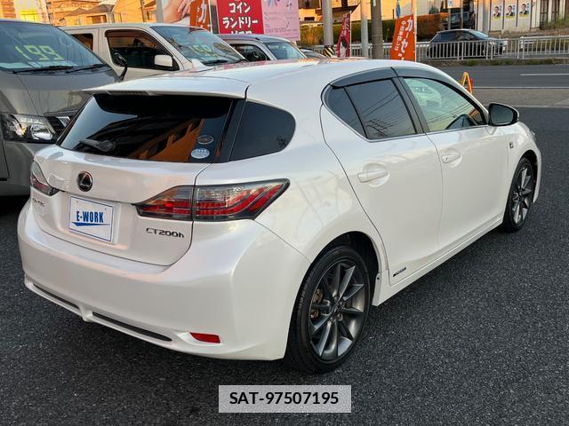 Lexus CT 2011-10 7809776-9
