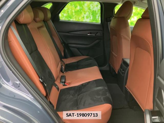 Mazda CX-30 2023-10 7802080-4
