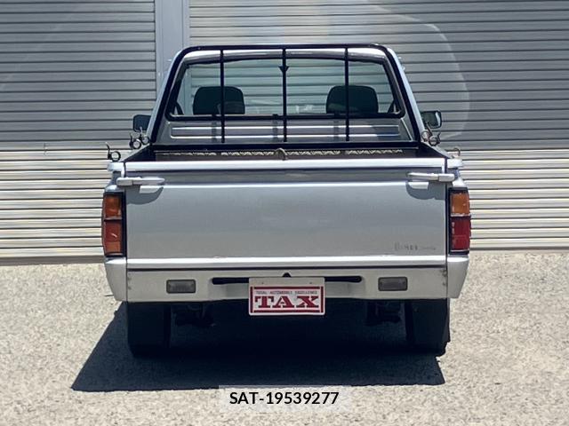 Nissan DATSUN TRUCK 1984-02 7810205-4