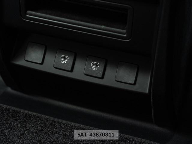 Land Rover DEFENDER 2025-06 7795482-17