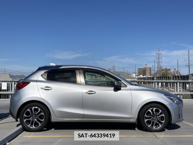 Mazda DEMIO 2017-07 7804774-2