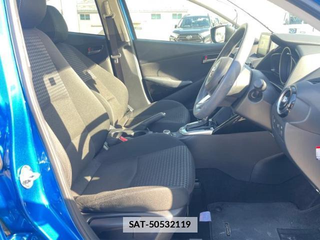 Mazda DEMIO 2017-02 7807962-3