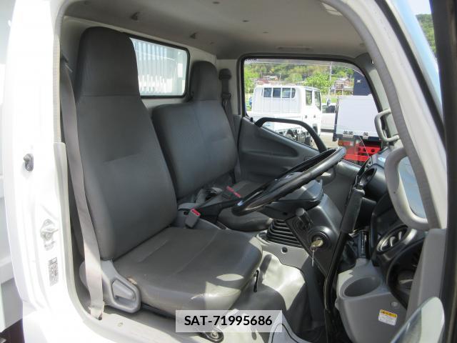 Hino DUTRO 2013-06 7793394-17
