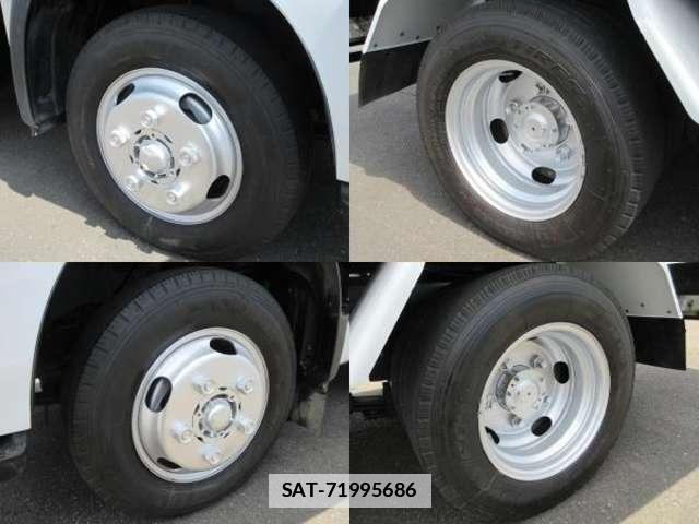 Hino DUTRO 2013-06 7793394-9