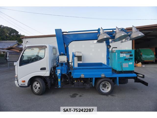 Hino DUTRO 2013-09 7793416-17