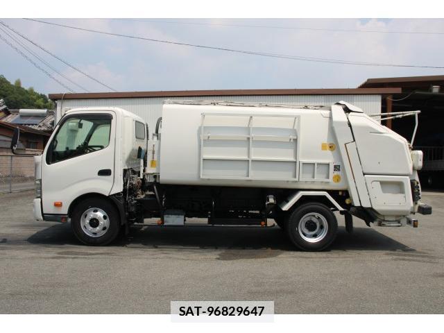 Hino DUTRO 2015-02 7793425-3
