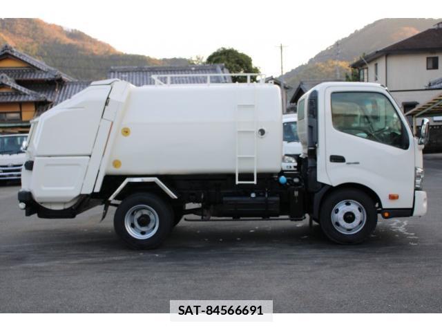 Hino DUTRO 2013-11 7793439-4