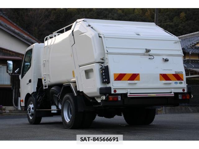 Hino DUTRO 2013-11 7793439-5