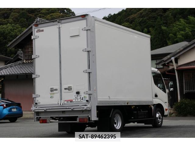 Hino DUTRO 2015-01 7793528-6