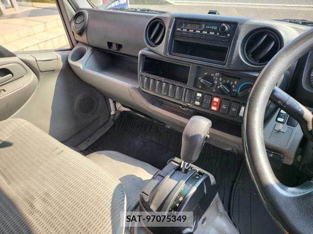 Hino DUTRO 2011-12 7796695-2