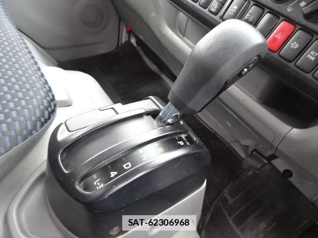 Hino DUTRO 2022-03 7796744-15