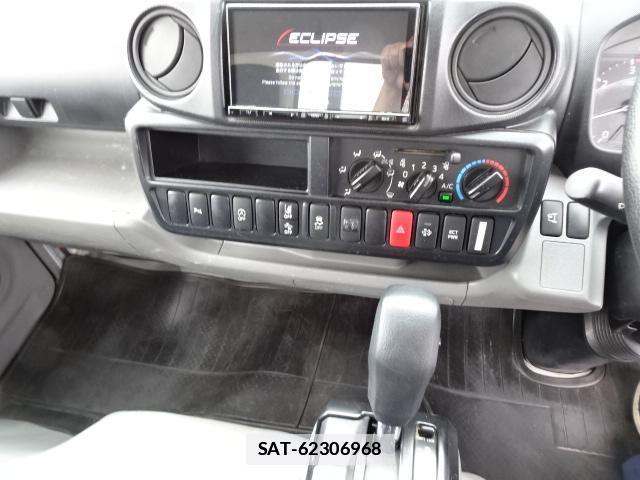 Hino DUTRO 2022-03 7796744-17