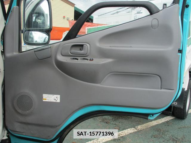 Hino DUTRO 2013-09 7799779-18